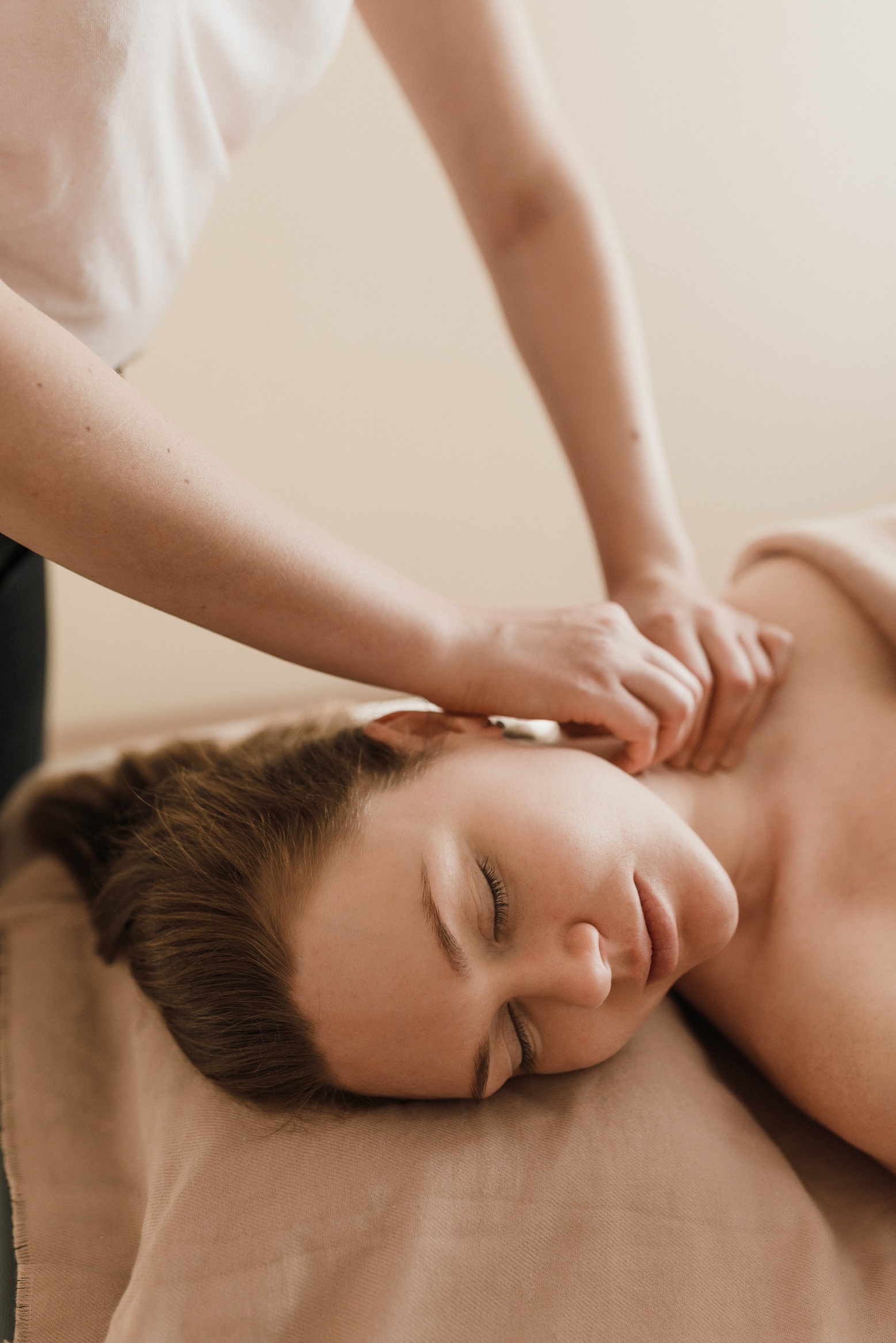 Afbeelding Tuina-massage, Tuina Massage, acupunctuur, acupunctuurpraktijk Lu, Heemskerk. Gua-Sha, Moxibustie, Cupping en Tuina-massage